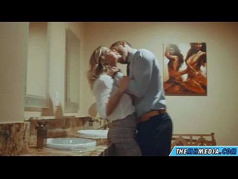 ❤️ Wanneer 'n rondborstige blondine jou in 'n openbare toilet verlei ☑ Porno by porn af.teatroporno.ru ❌️❤